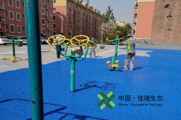 透水混凝土罩面漆 棗莊市八百里小區(qū)廣場(chǎng)透水混凝土罩面漆噴涂工作